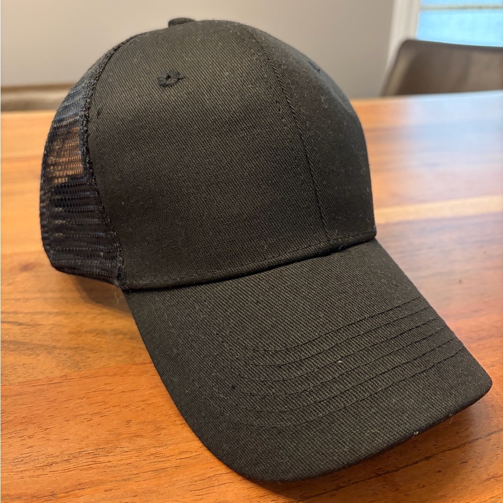 2/$20❤️- HAT | Unisex black trucker cap size medium